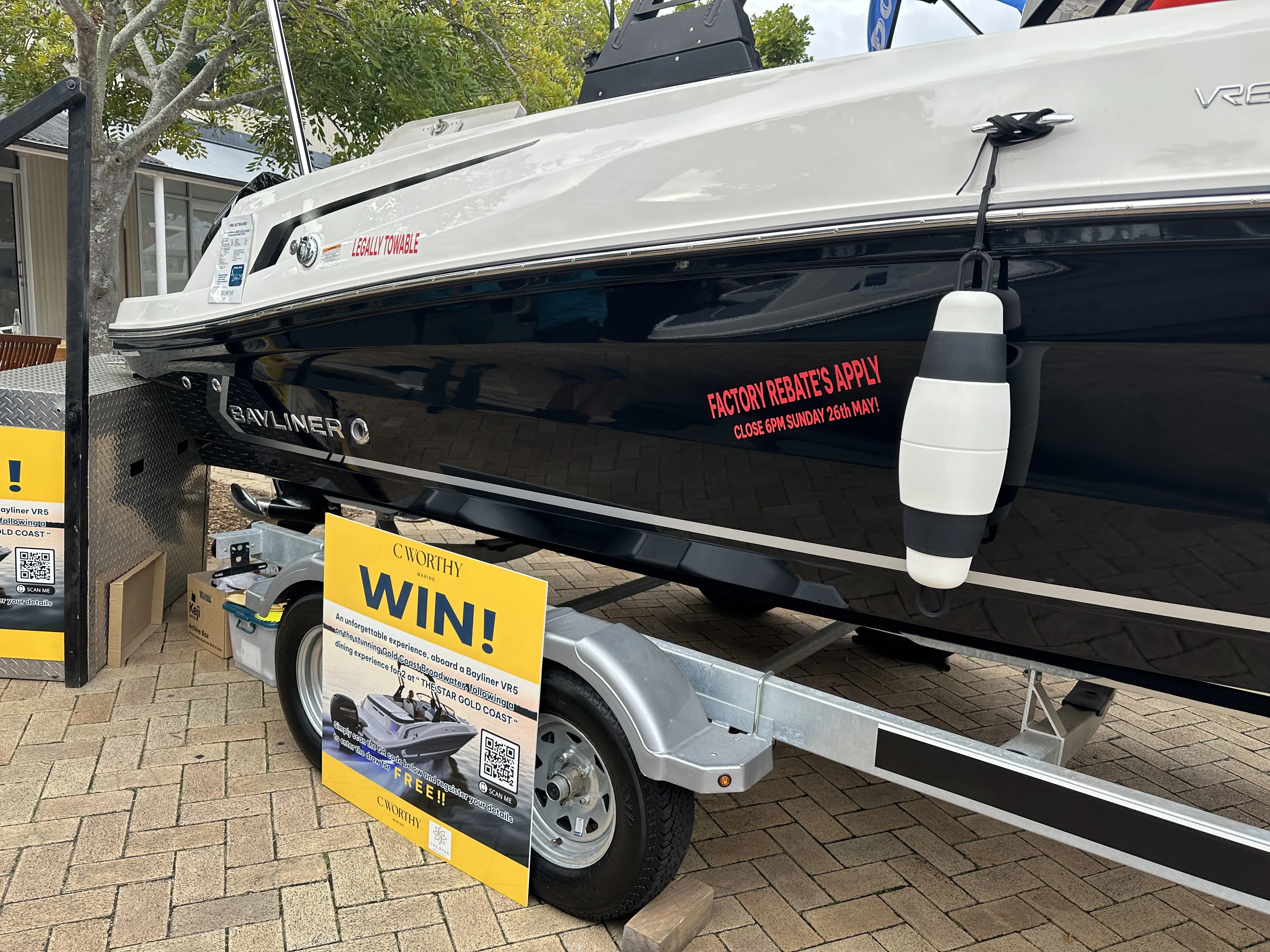 POP Fender zebra black on yacht